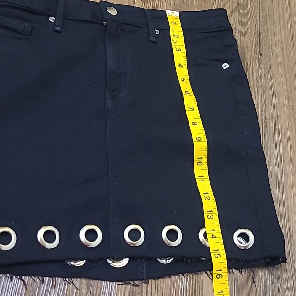Good American Black Denim‎ Mini Skirt with Grommet Trim - Picture 5 of 14